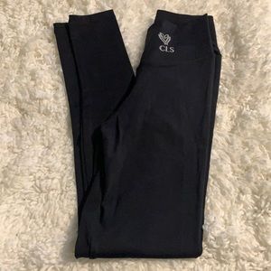 CLS Black Scrunch bottom V-waist Leggings